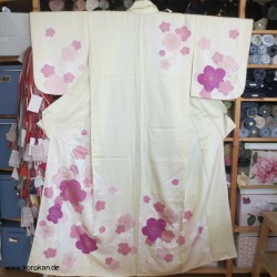 Homongi Kimono, Pflaumenblüten
